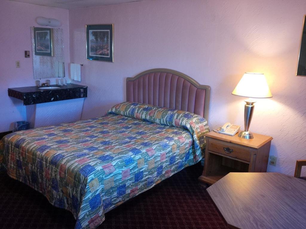 Pink Fountain Motor Inn Depew Bilik gambar